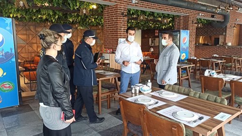 Torbalı Kaymakamı Ercan ÖTER, İzmir-Aydın Karayolu Çevresinde Faaliyet Gösteren Restoranlarda Denetimlerde Bulundu